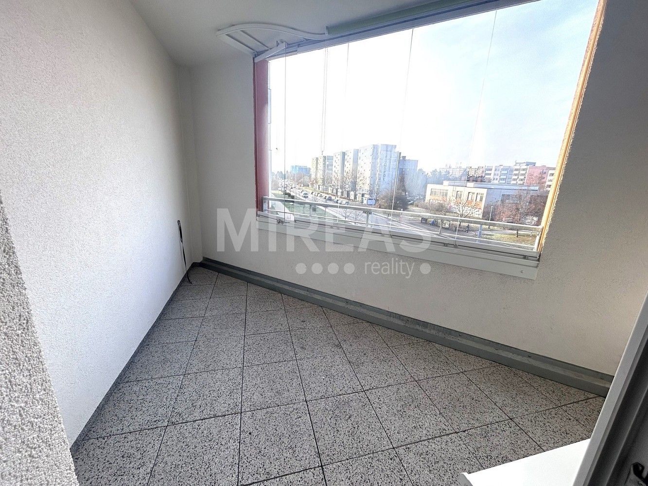 Pronájem byt 1+kk - Hornoměcholupská, Praha 10 - Horní Měcholupy, 38 m² - 2