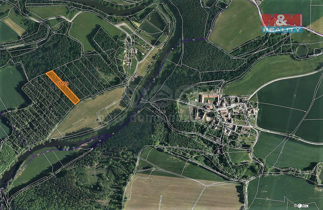Les, 4 921 m²