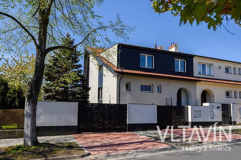 Prodej rodinný dům - Praha - Horní Počernice, okres Praha 20, Hlavní město Praha, 232 m² - 5