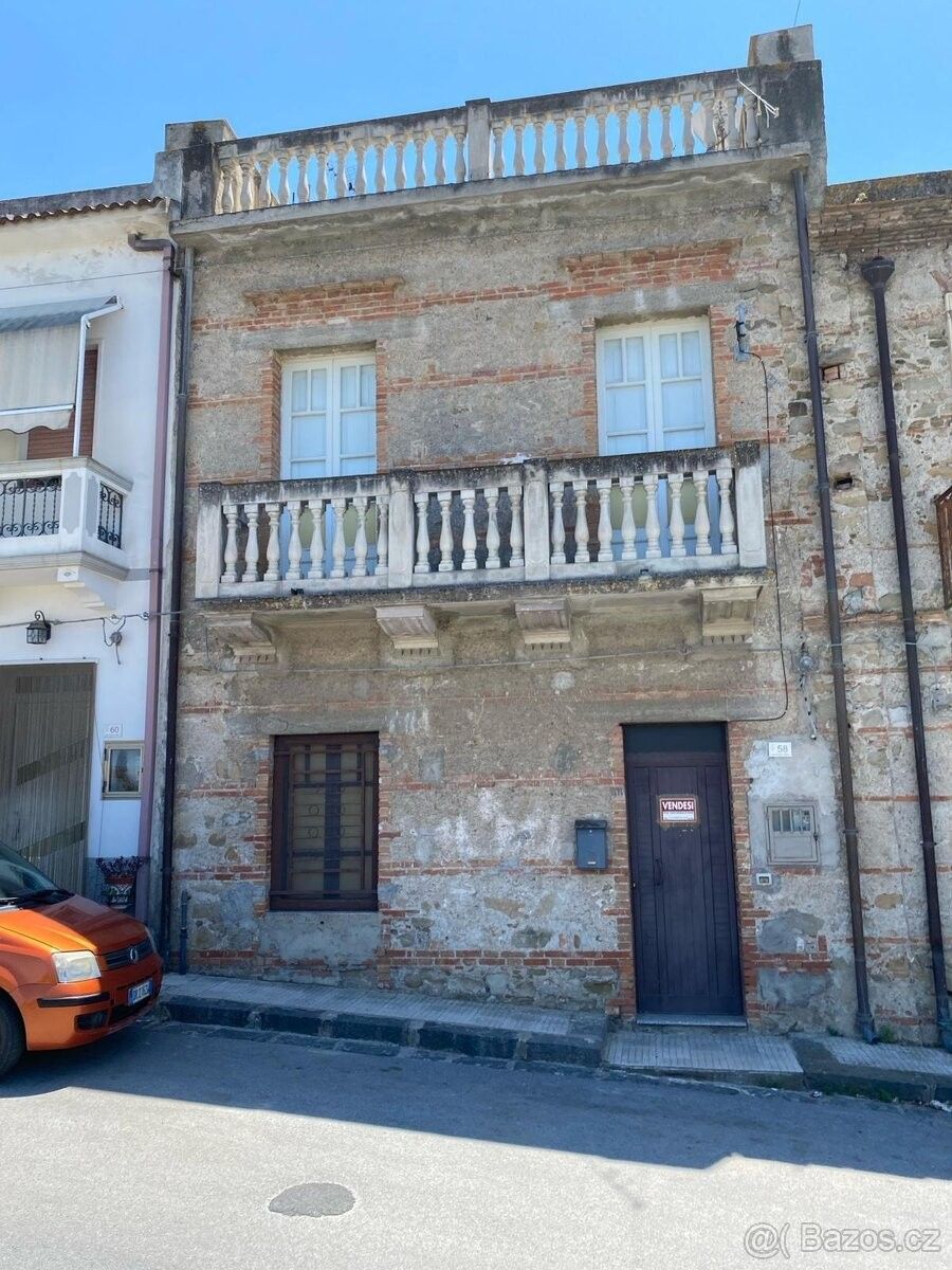 Rodinné domy, 987 66, Zahraničí