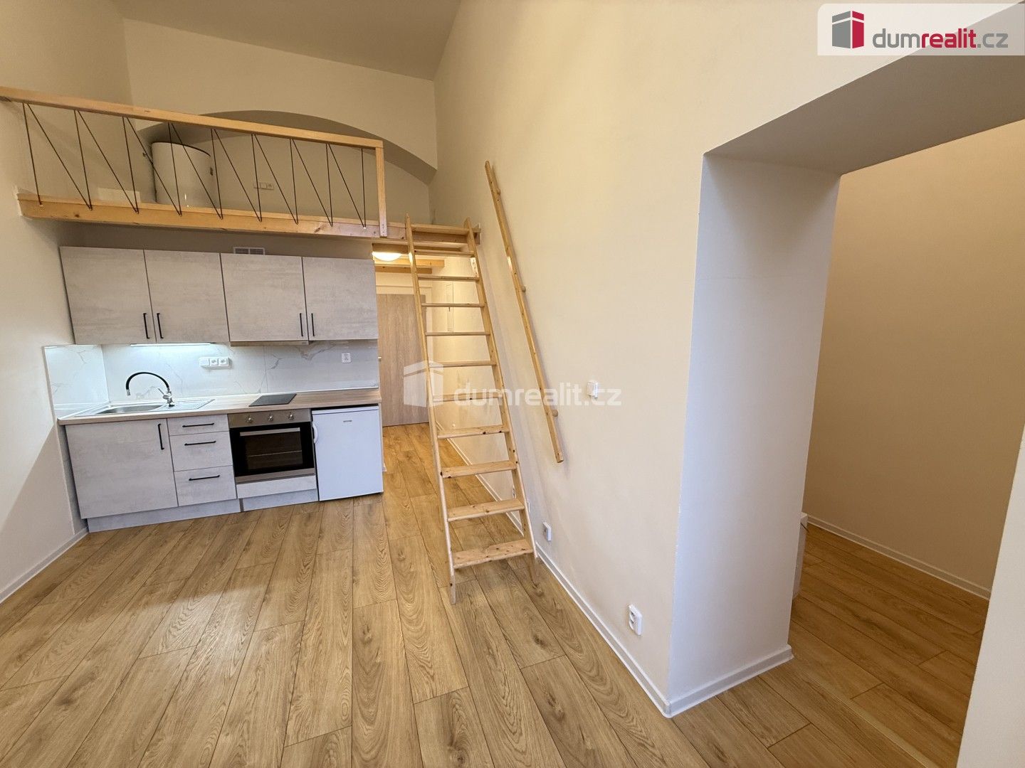 Pronájem byt 1+1 - Na Valentince, Praha, 35 m²