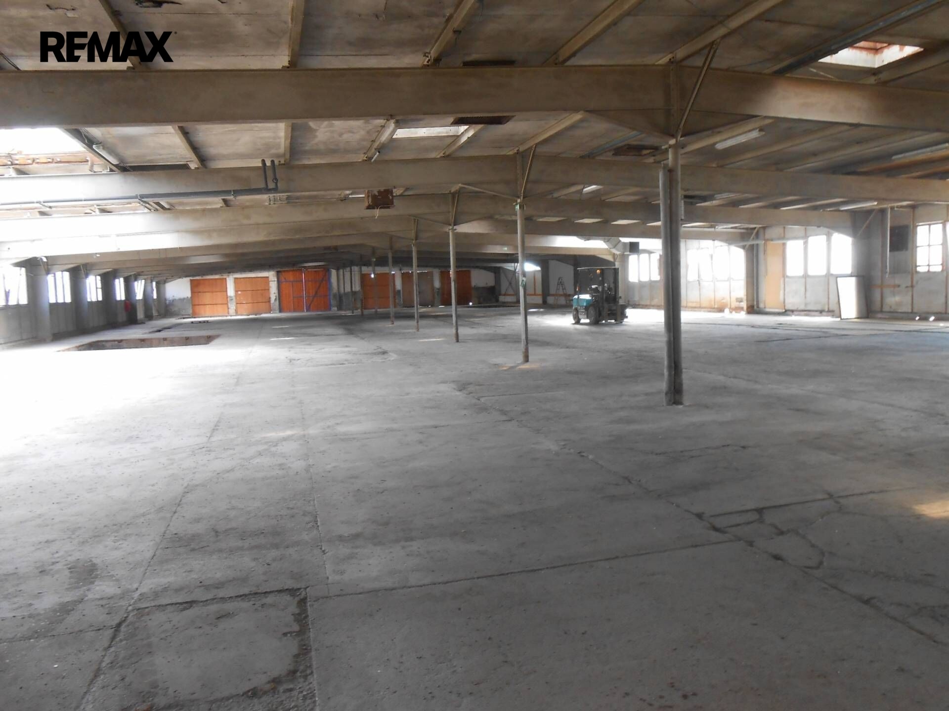 Výrobní prostory · 1 030 m² · Měnín - 3