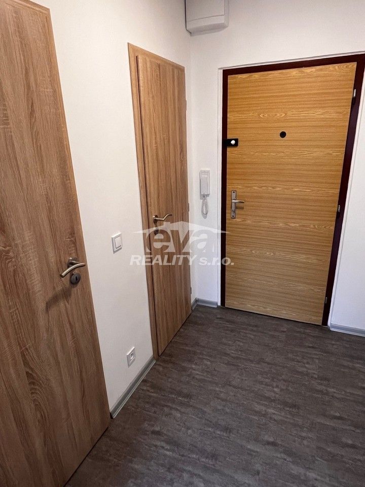 Byt 1+kk · 33 m² · Španielova, Praha - 3