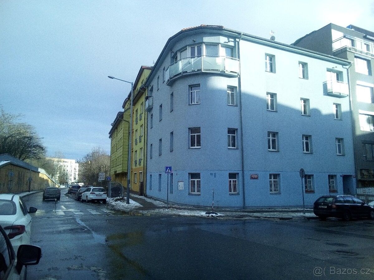 2+kk, Praha, 180 00, 40 m²