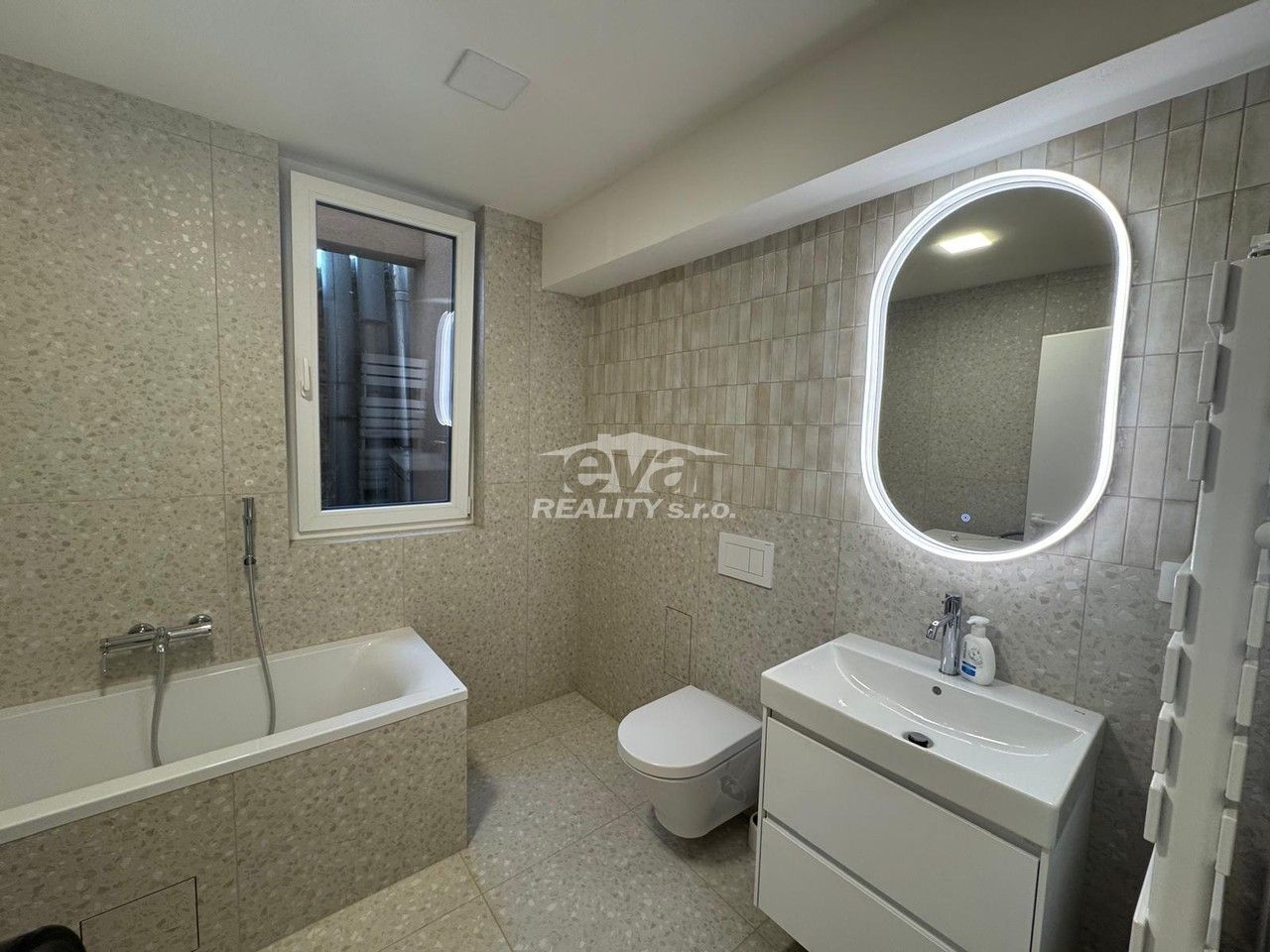 1+kk, Petrohradská, Praha, 32 m² - 1