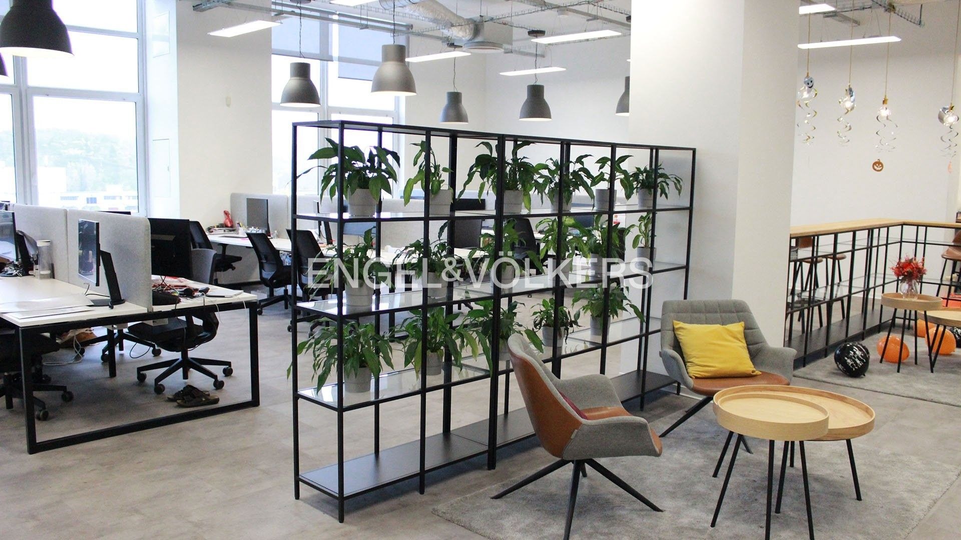 Pronájem kancelář - Jankovcova, Praha, 300 m²