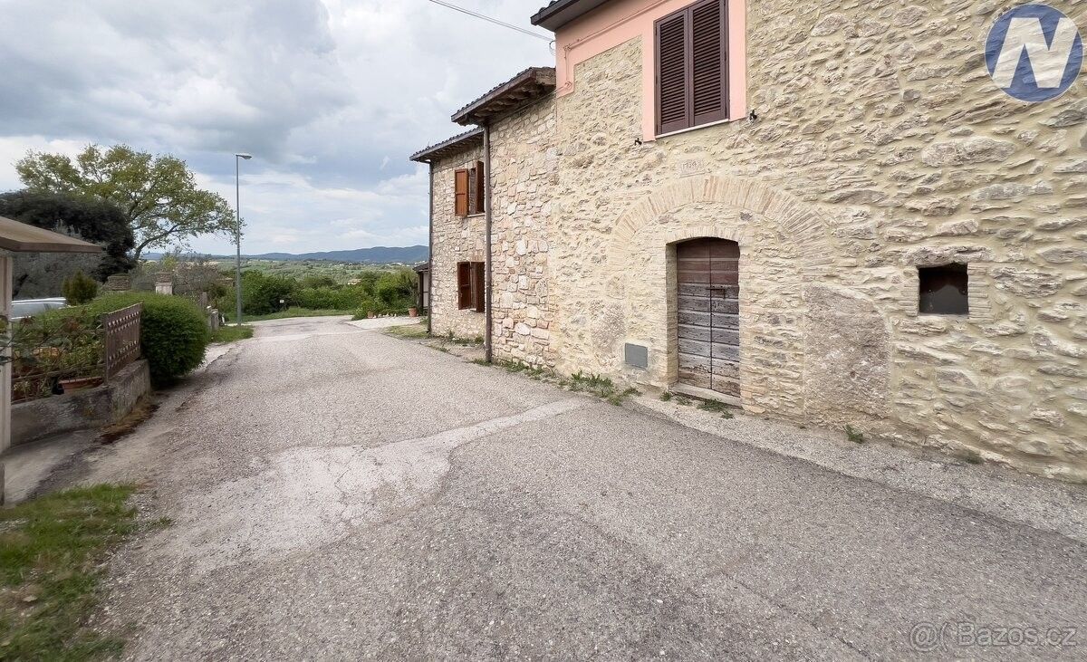 Rodinné domy, 987 66, Zahraničí