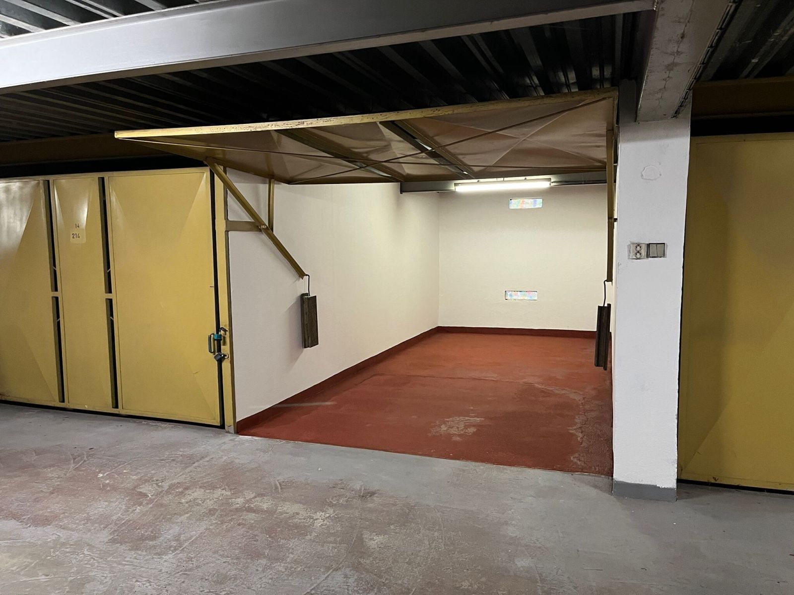 Garáže, Čumpelíkova, Praha Kobylisy, 17 m² - 2