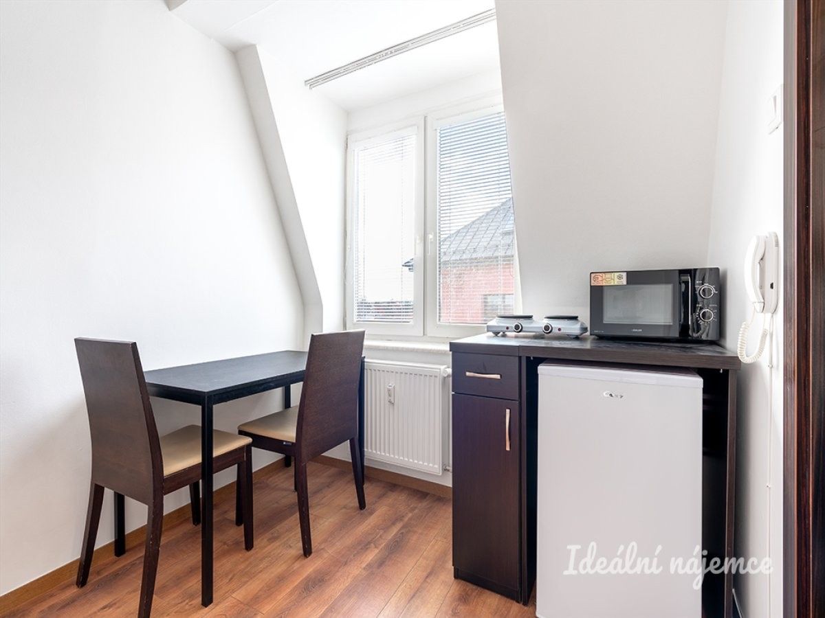 1+kk, Suchdolské náměstí, Praha, 18 m²