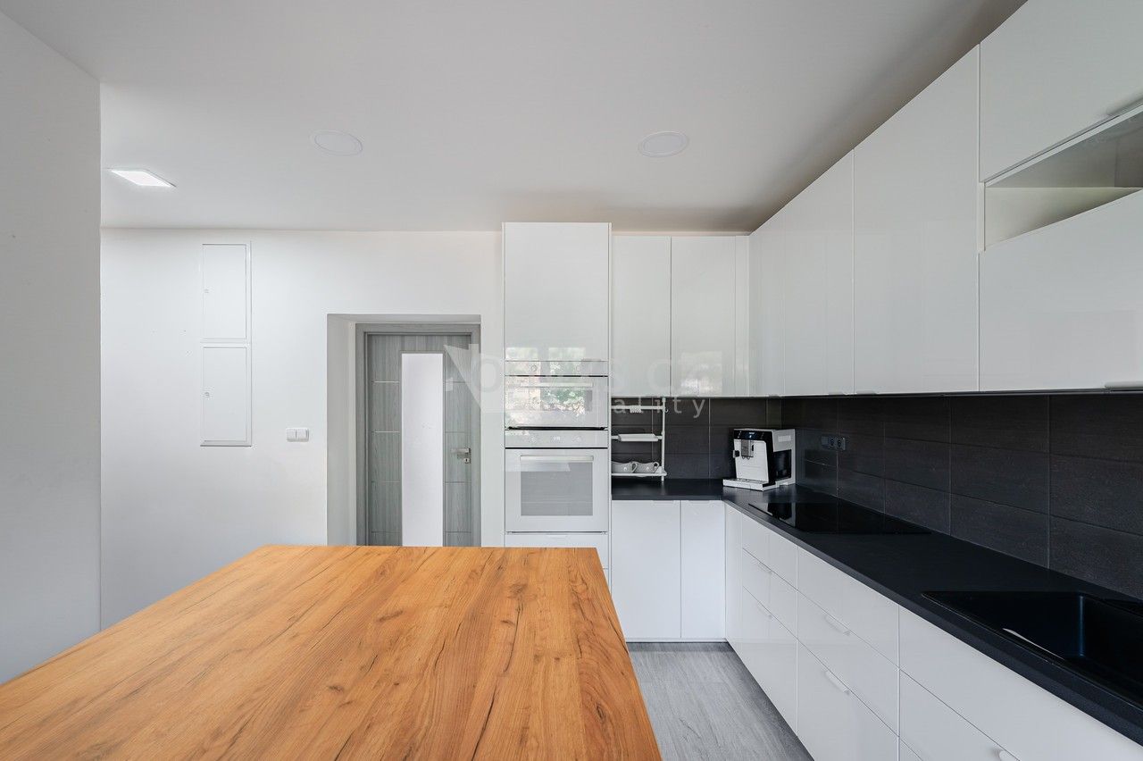 Rodinný dům · 440 m² · Žákovská, Praha - 4
