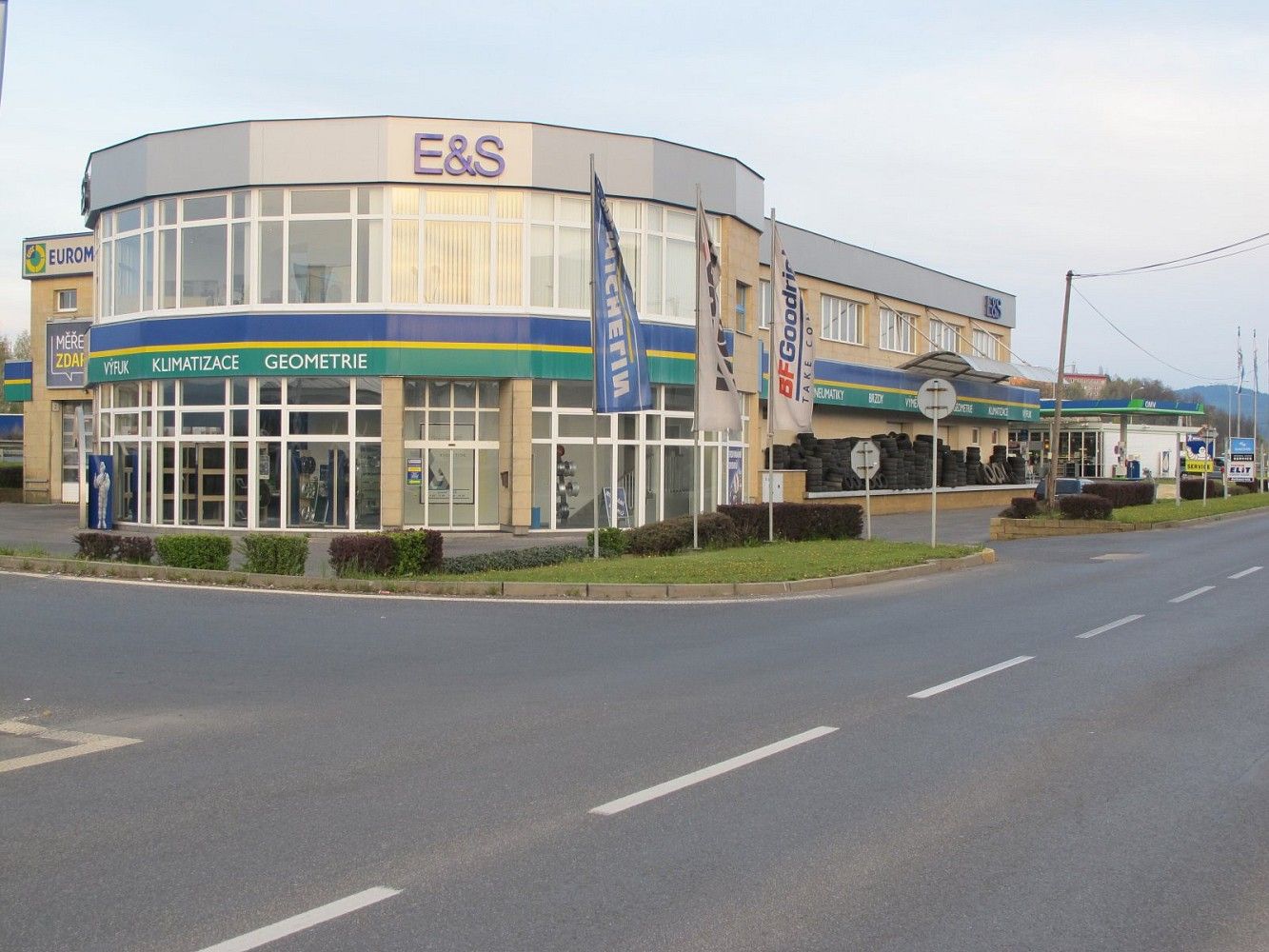 Obchodní prostory, 459 m²