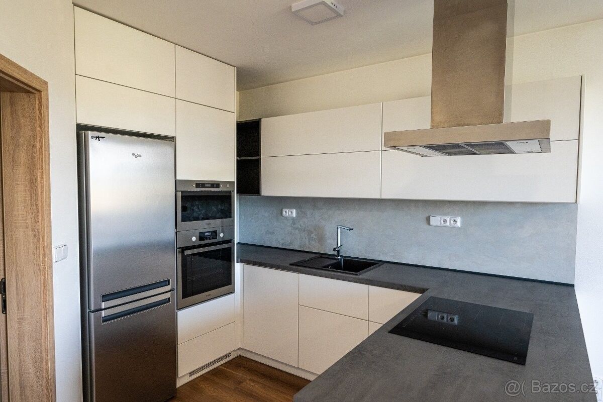 Pronájem byt - Velké Bílovice, 691 02