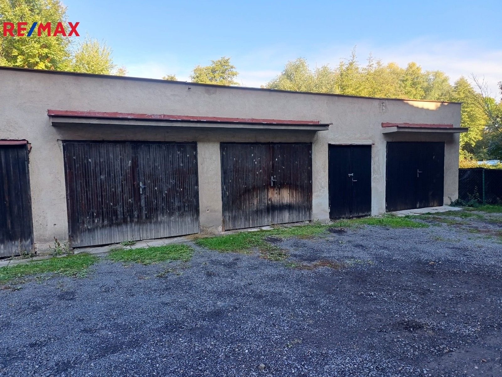 Garáže, Slaný, 18 m²