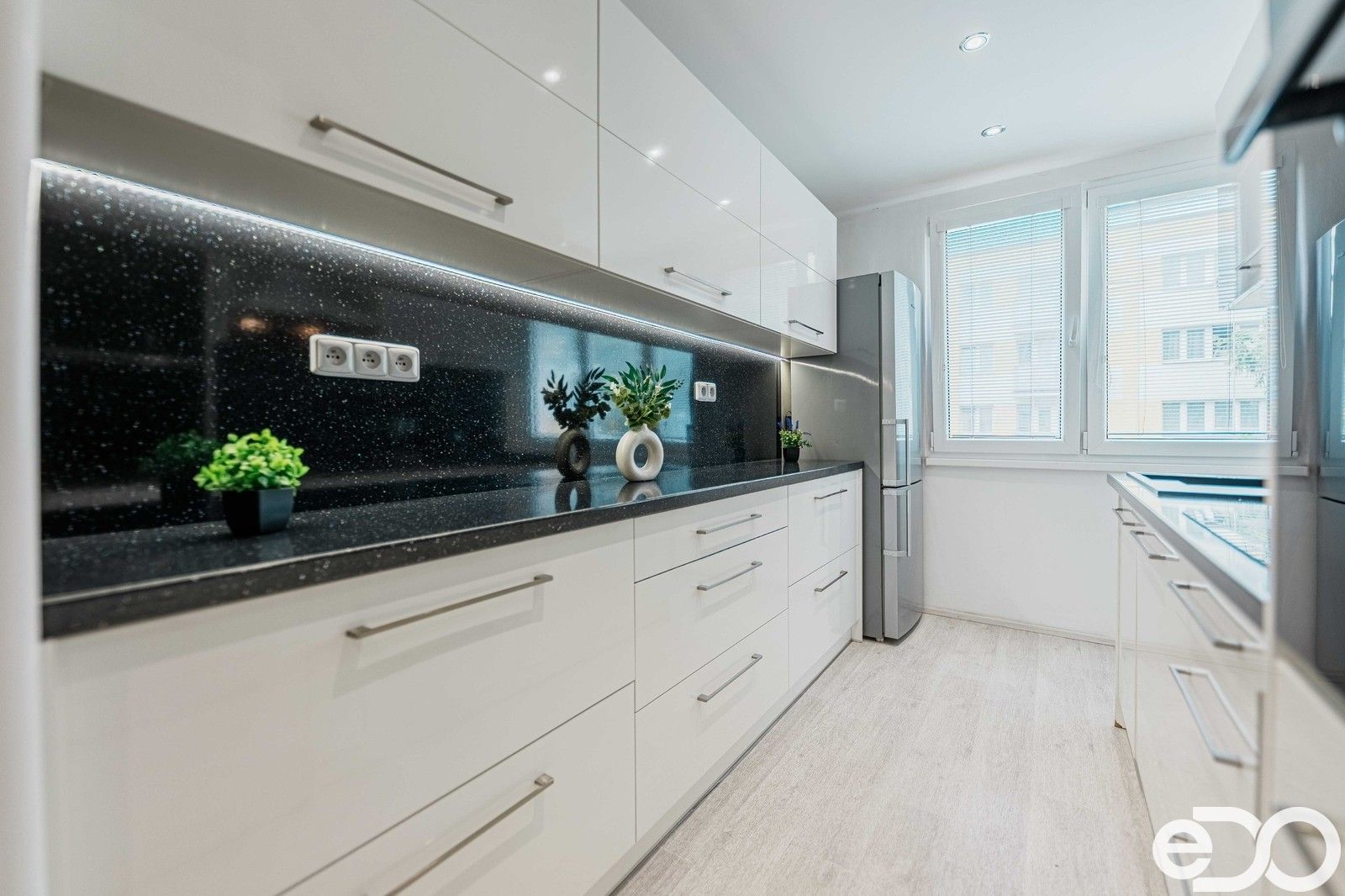 Prodej byt 3+1 - Prodloužená, Pardubice Polabiny, 57 m² - 2