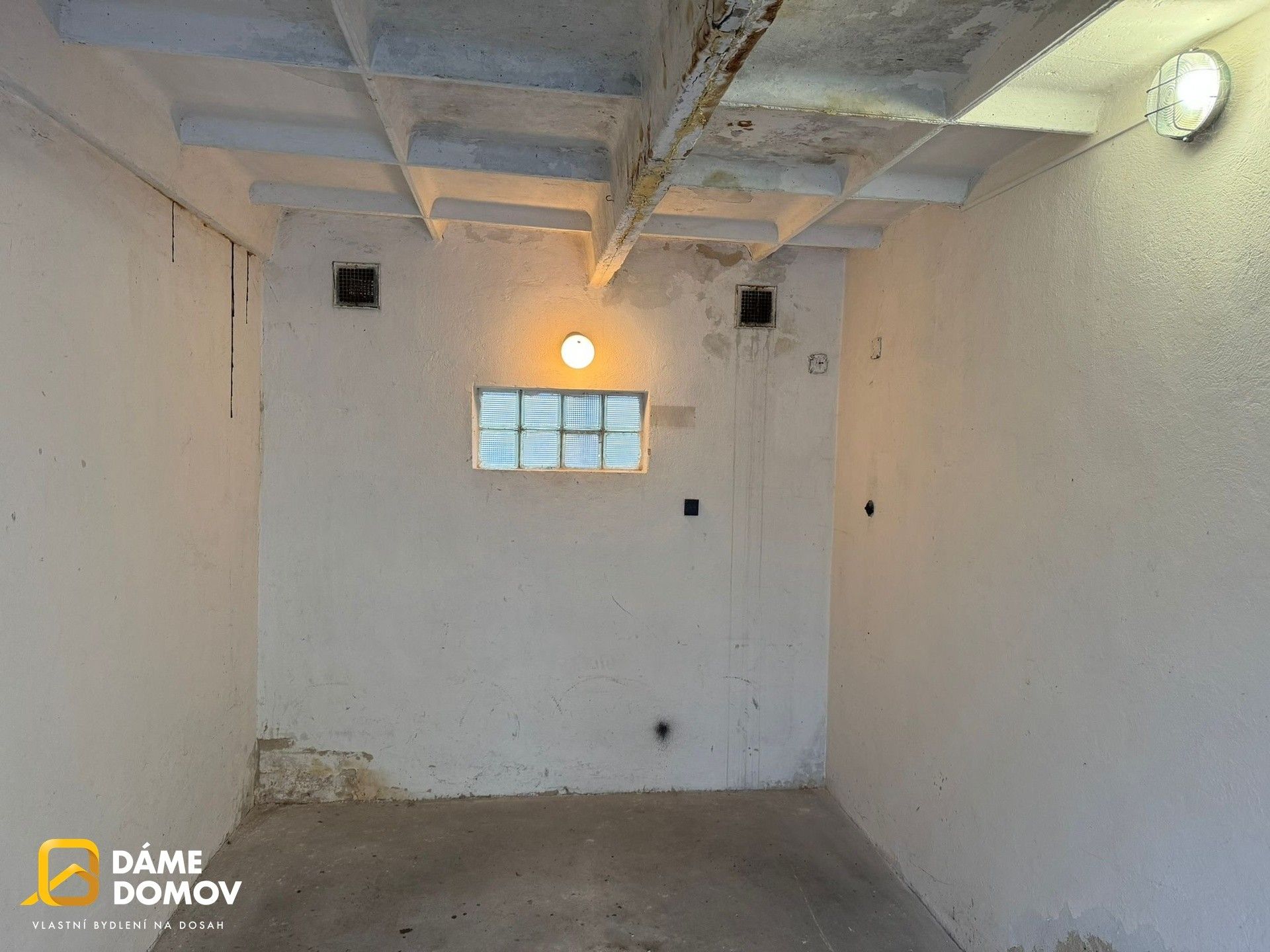 Pronájem garáž - třída Tomáše Bati, Zlín, 17 m²