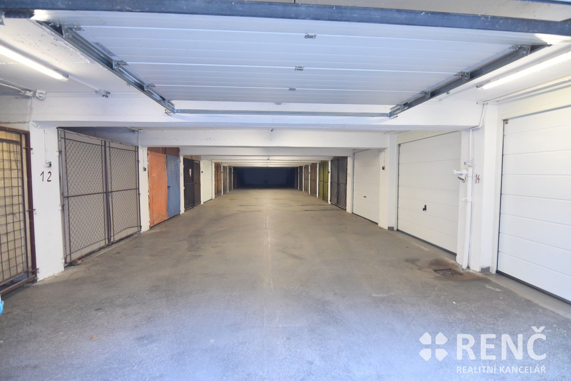 Pronájem garáž - Pod kaštany, Brno, 16 m²