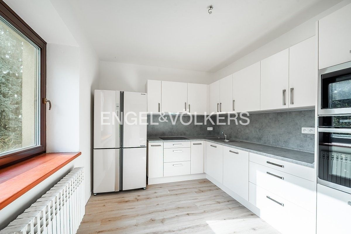 Pronájem byt 3+kk - Pod hájovnou, Praha, 123 m²