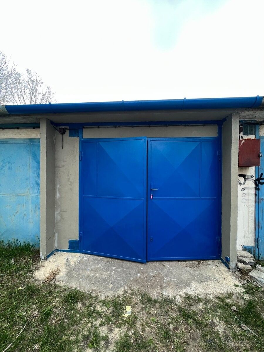 Garáže, Hodonín, 695 01