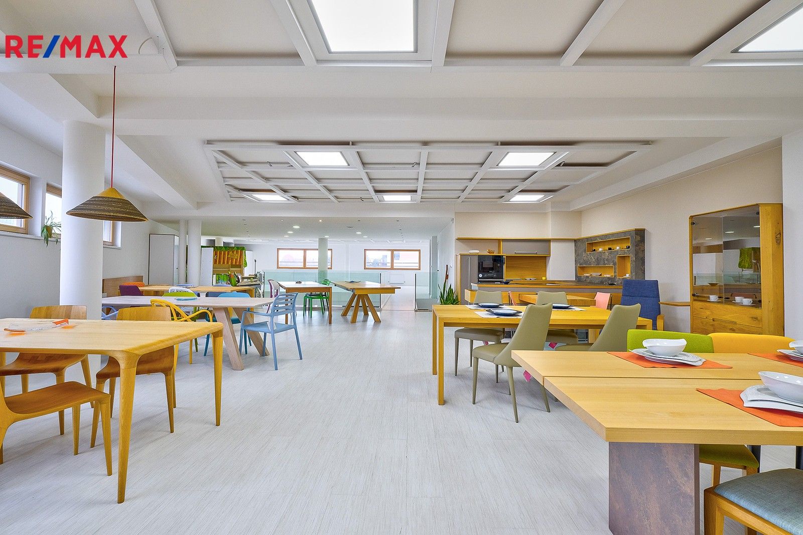 Pronájem obchodní prostory - K metru, Praha, 139 m²