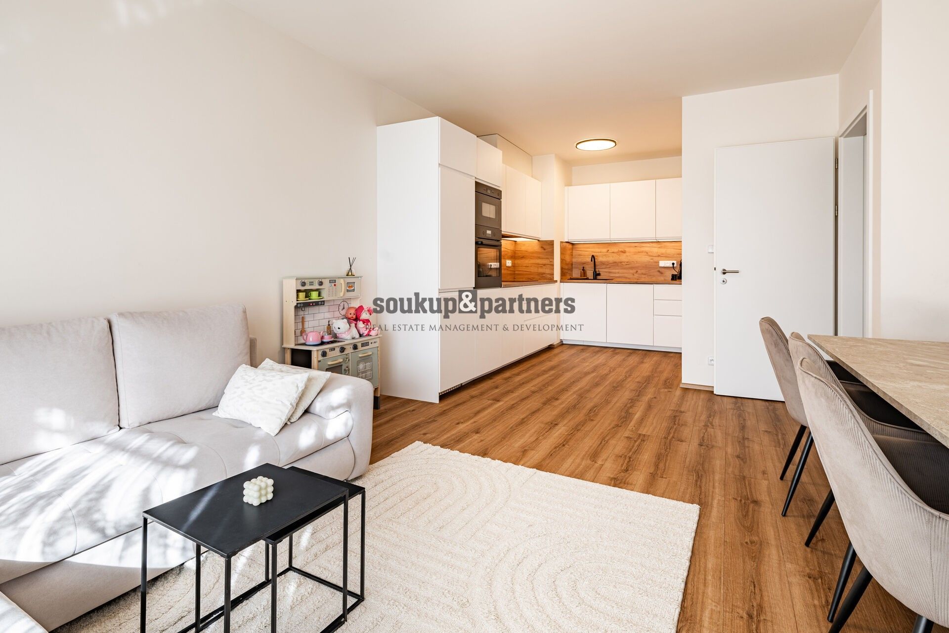 2+kk, Kardausova  , Praha, 55 m²