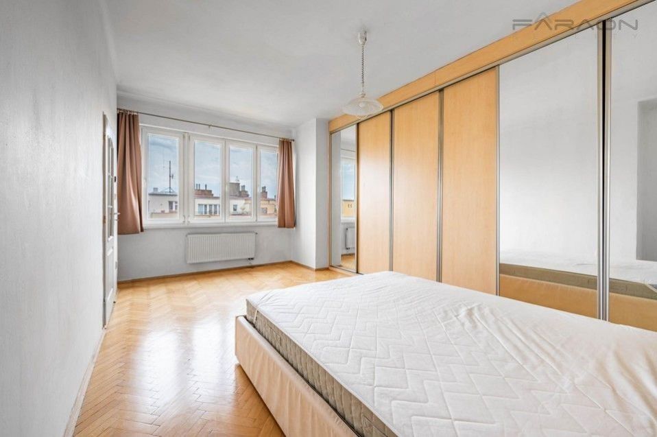 2+kk, 28. pluku, Praha, 48 m²