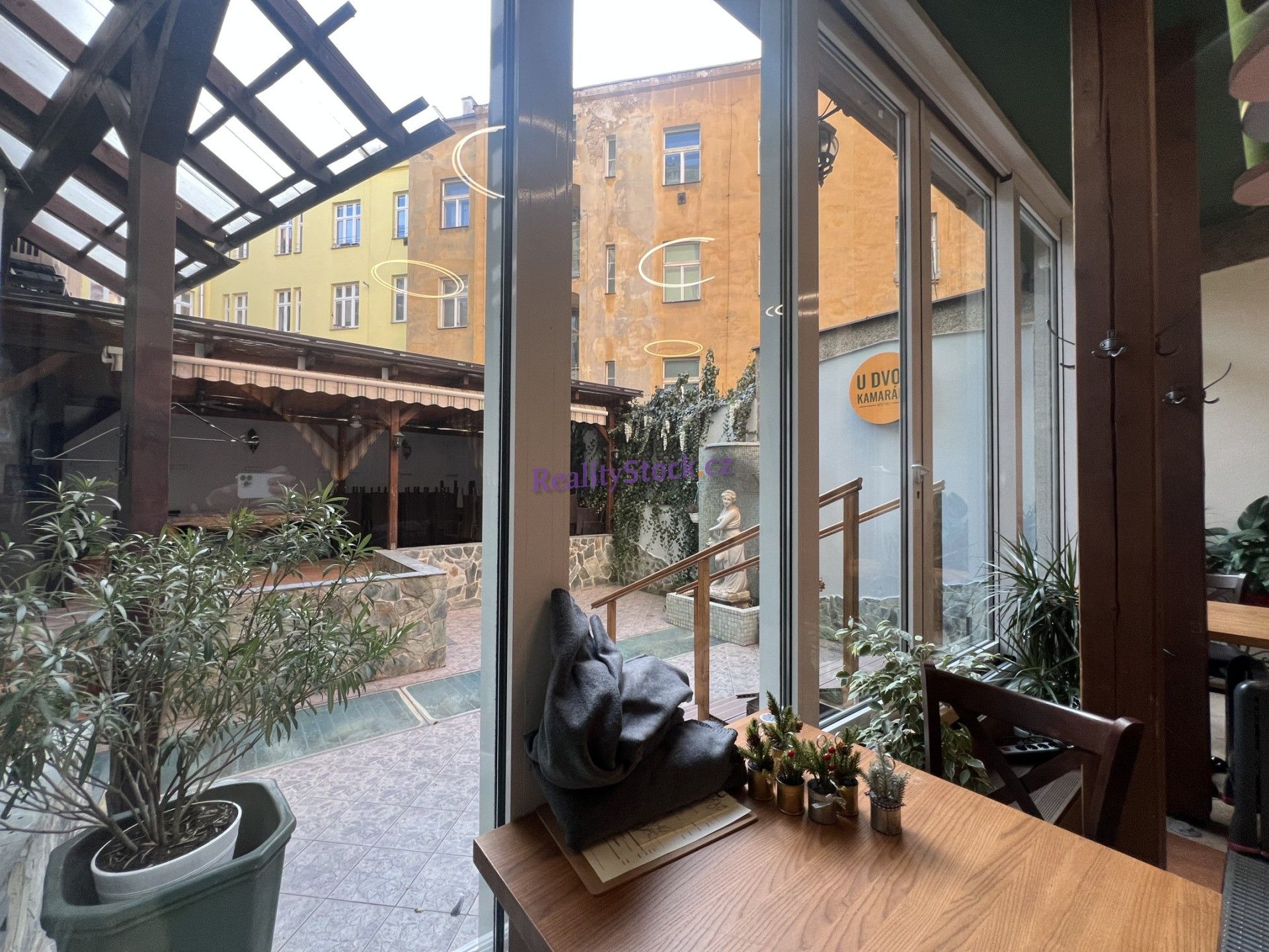 Restaurace, Moskevská, Praha, 280 m²