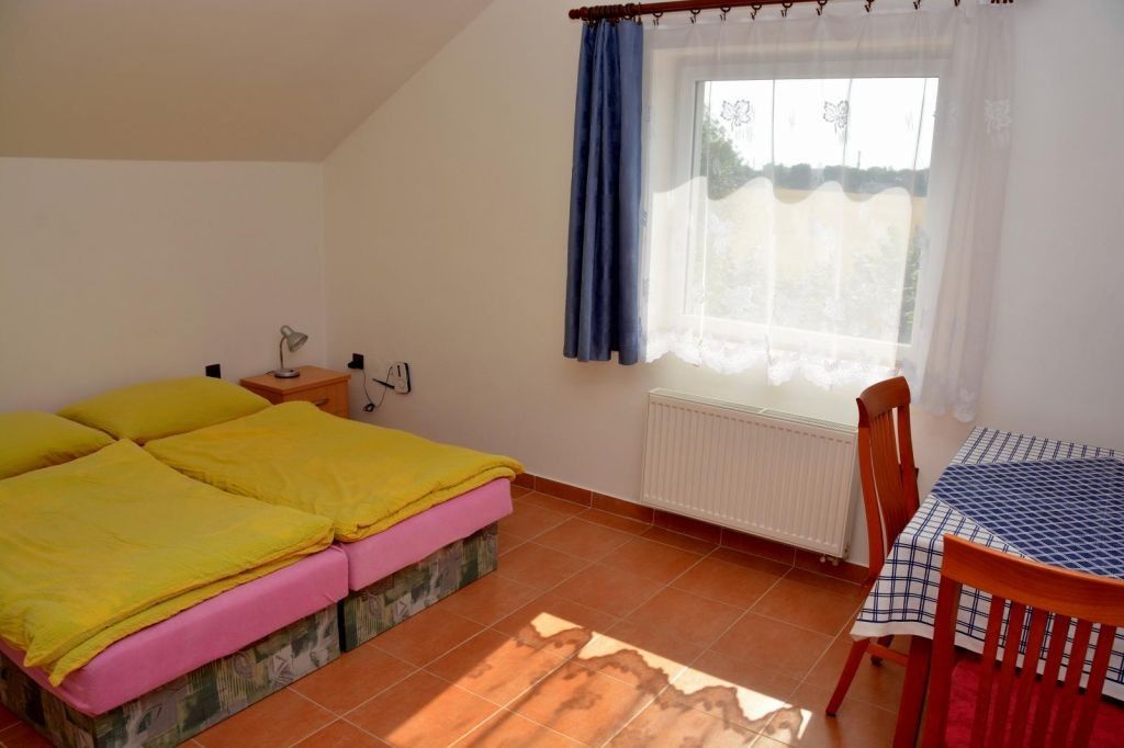 Byty, Plotišťská, Věkoše, Hradec Králové, 25 m²