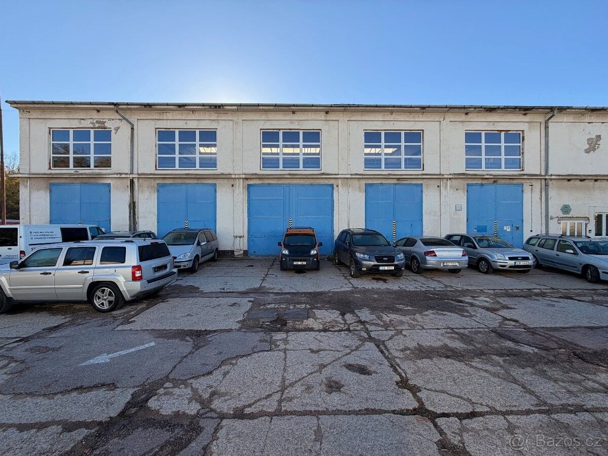 Garáže, Znojmo, 671 81