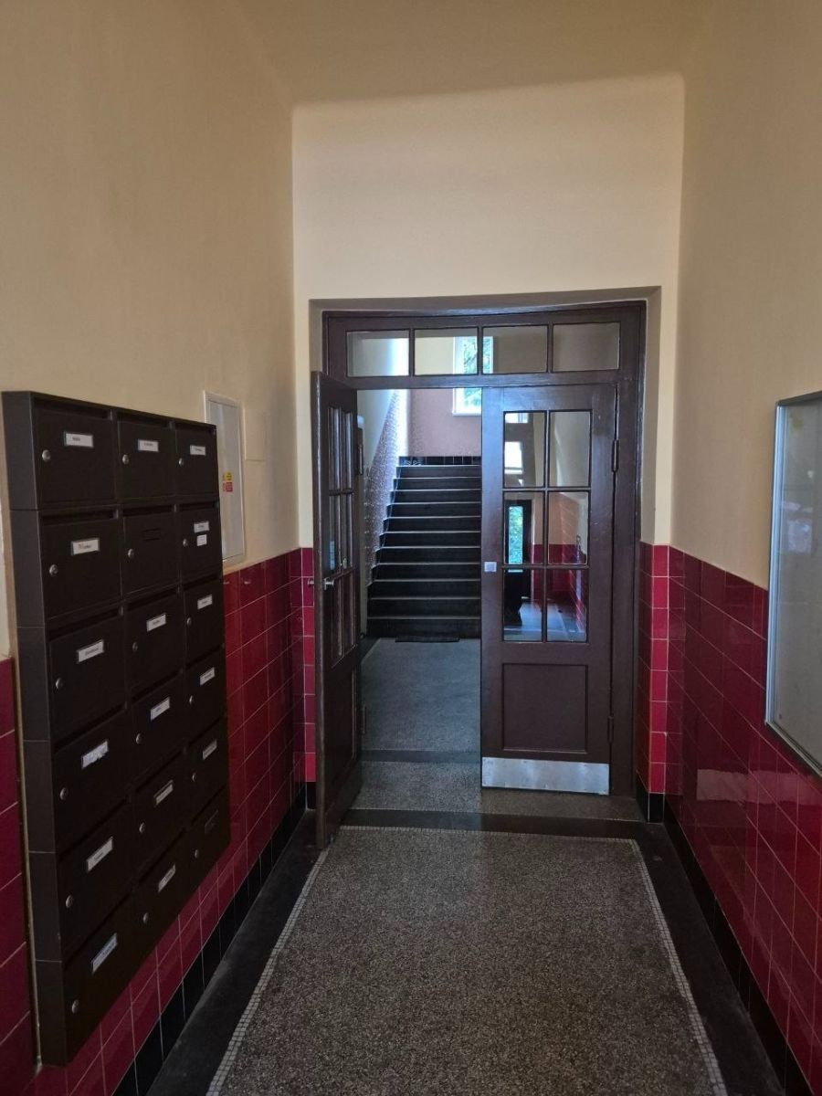 2+kk, 5. května, Praha - Nusle, 40 m² - 2