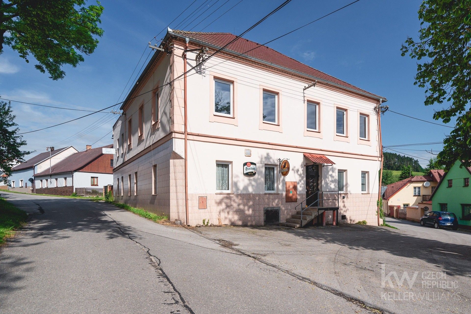 Prodej rodinný dům - Zálezly, 900 m²