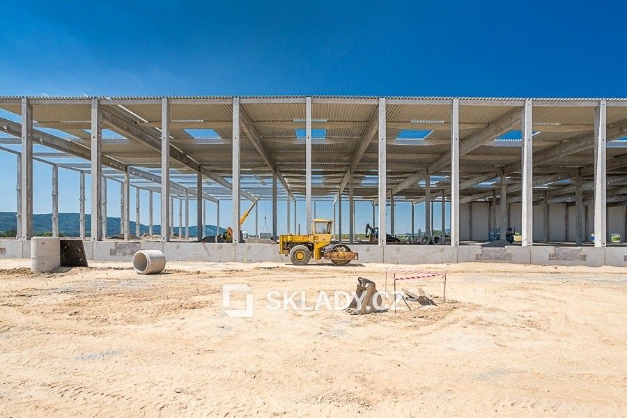 Sklad · 2 125 m² · Hrušky - 3