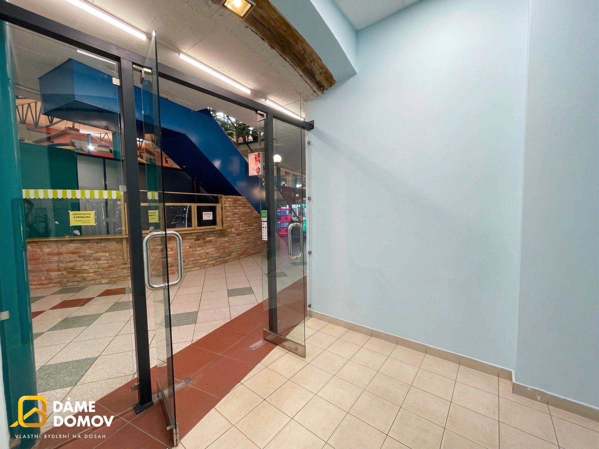 Obchodní prostory, Masarykovo nám., Hodonín, 10 m² - 2