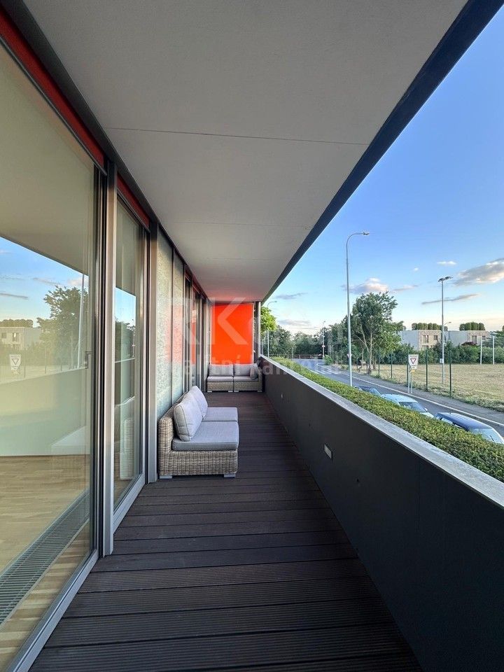 Pronájem byt 4+kk - Běžecká, Praha, 141 m²