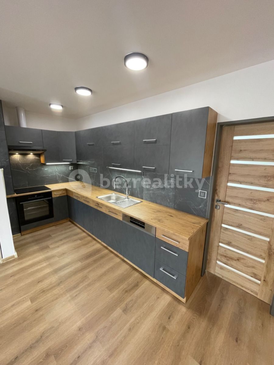 3+kk, Bratří Čapků, Hradec Králové - Hradec Králové, Královéhradecký kraj, 74 m²