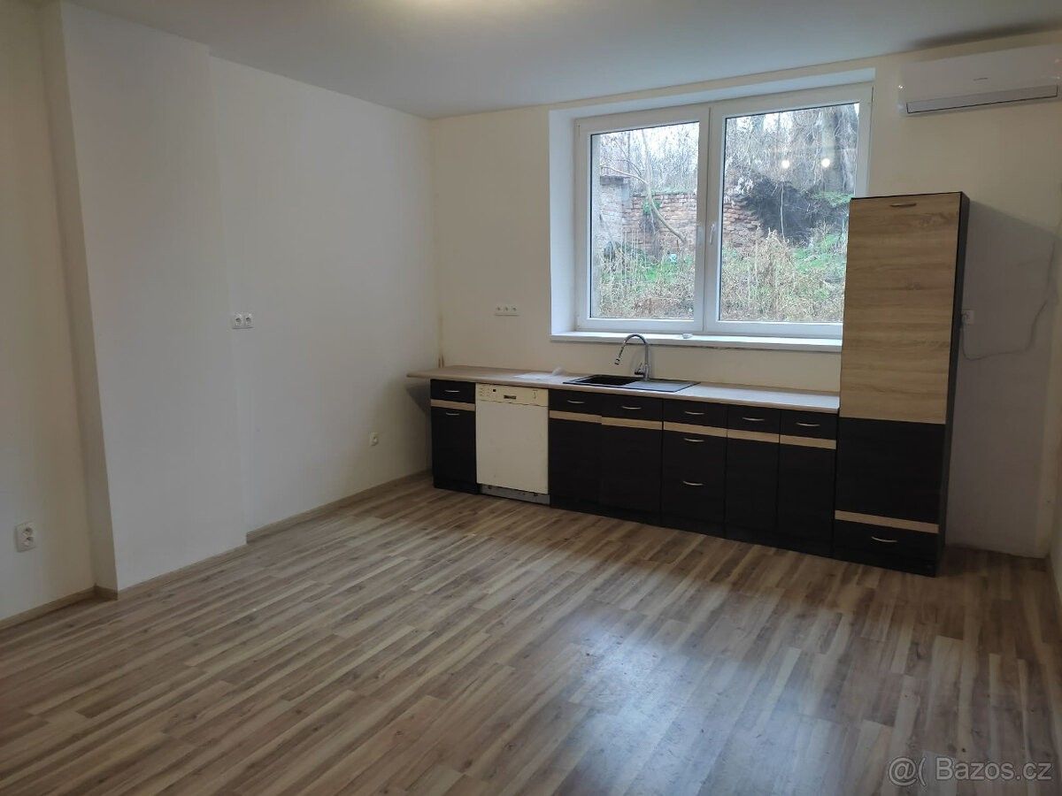 Byty, Drnholec, 691 83