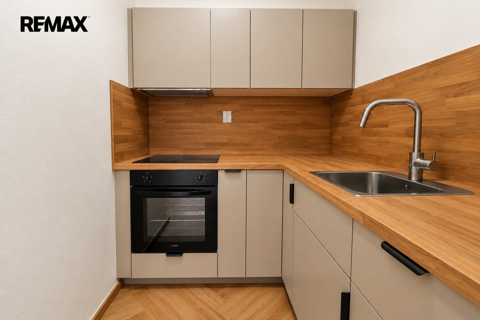 Byt 2+kk · 38 m² · Pelušková 1443, Praha Kyje - 3