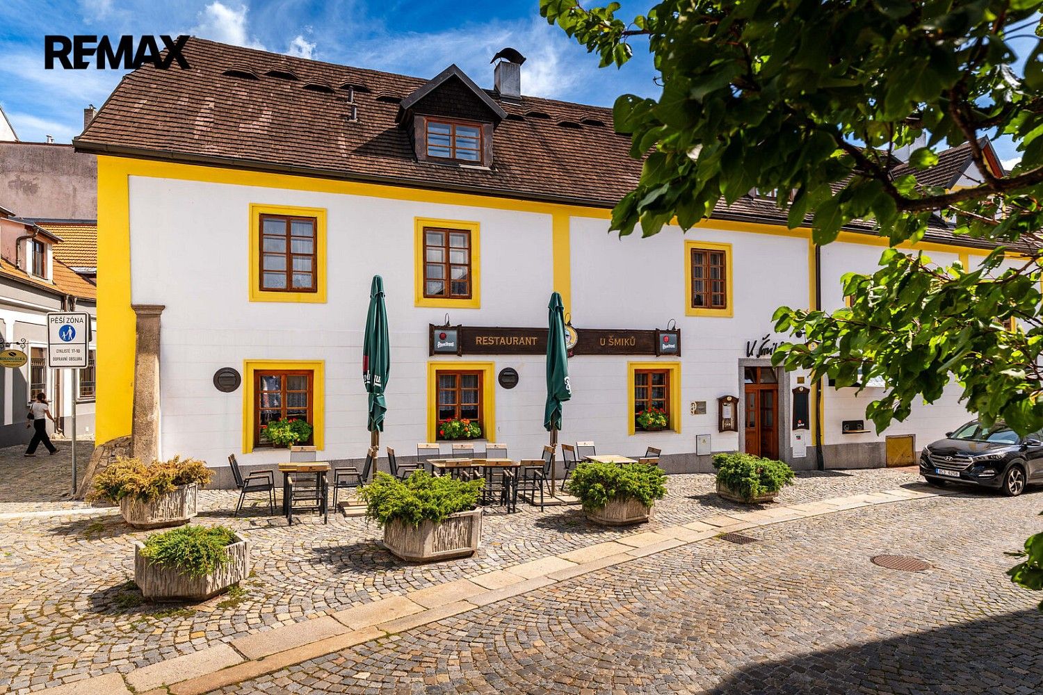Restaurace, 855 m²