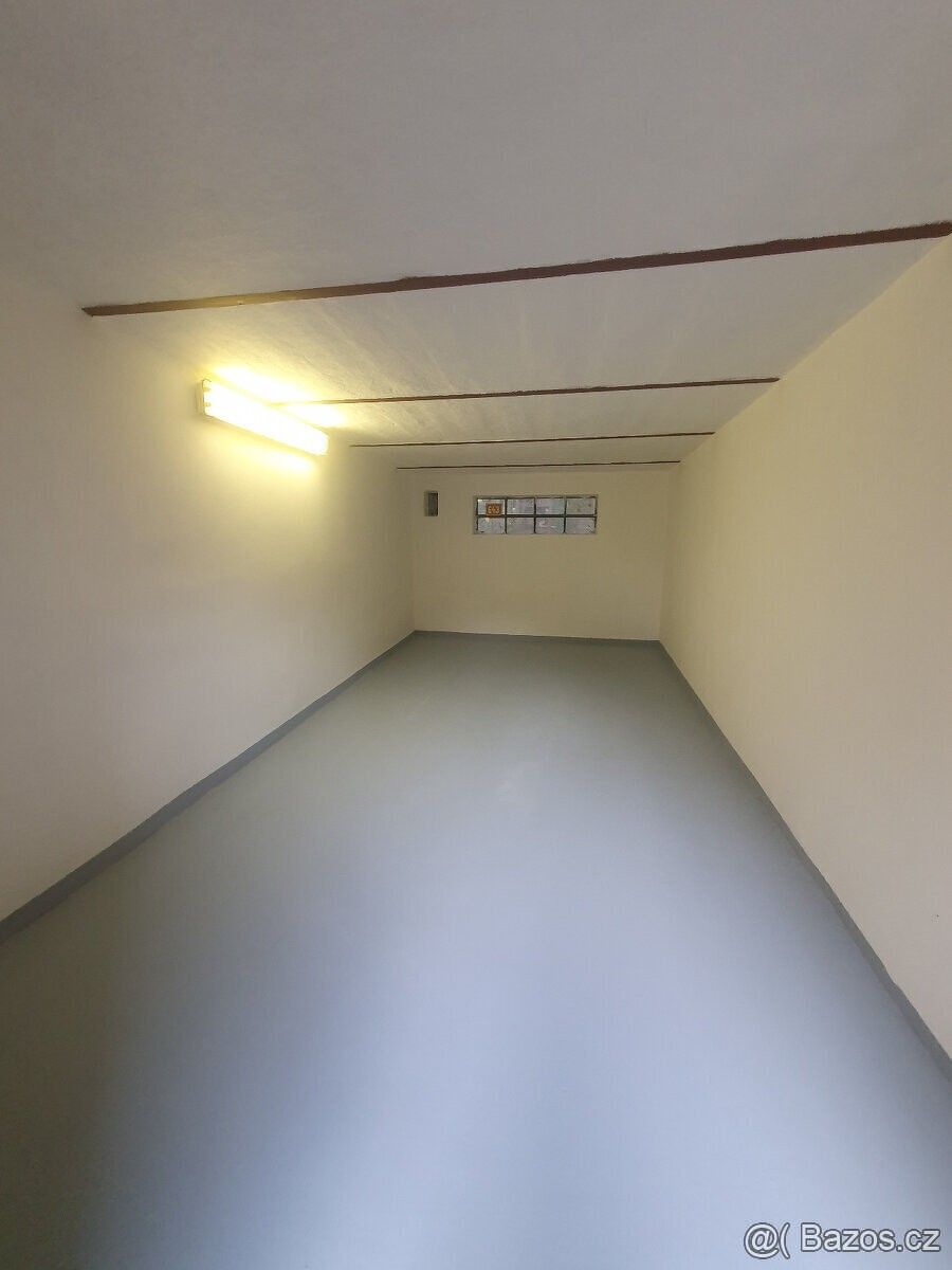 Garáže, Kladno, 272 01