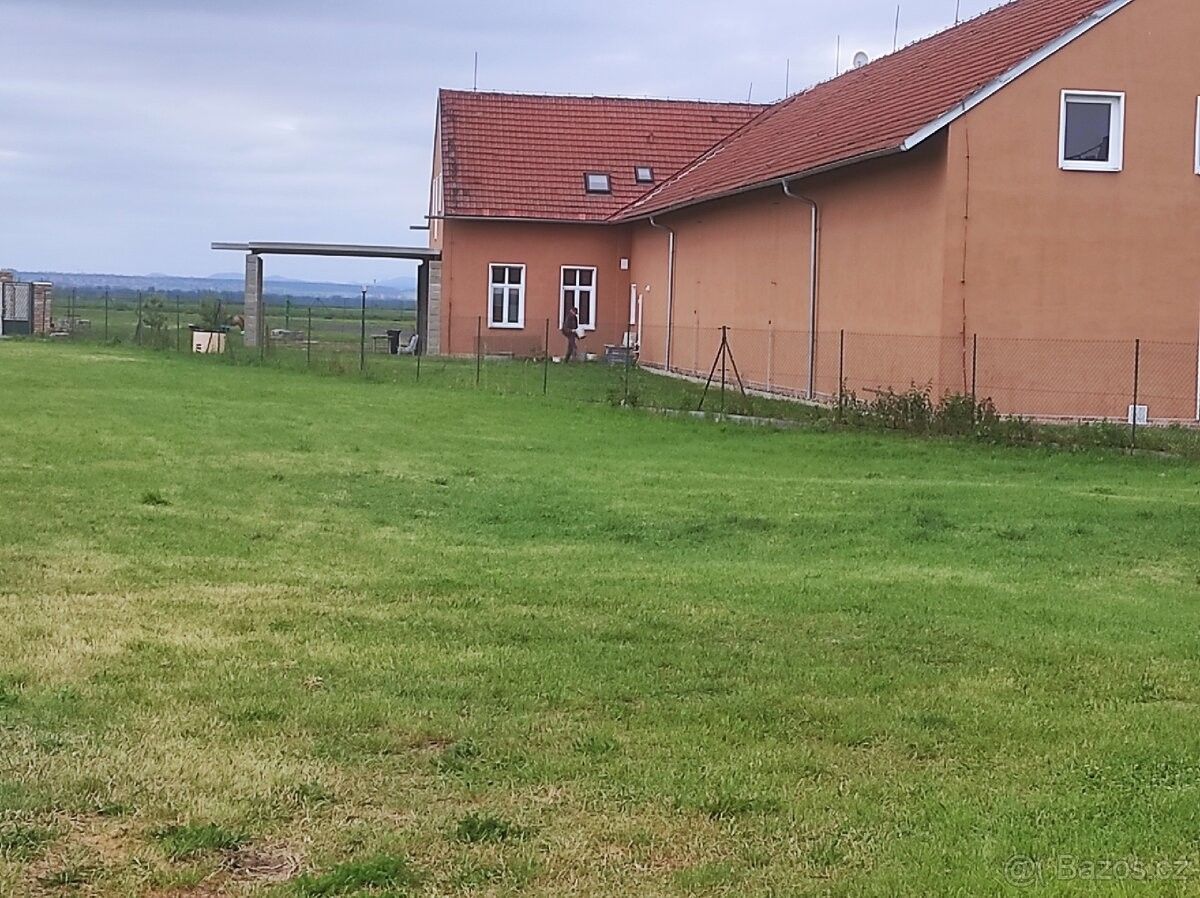 Obchodní prostory, Úžice u Kralup nad Vltavou, 277 45