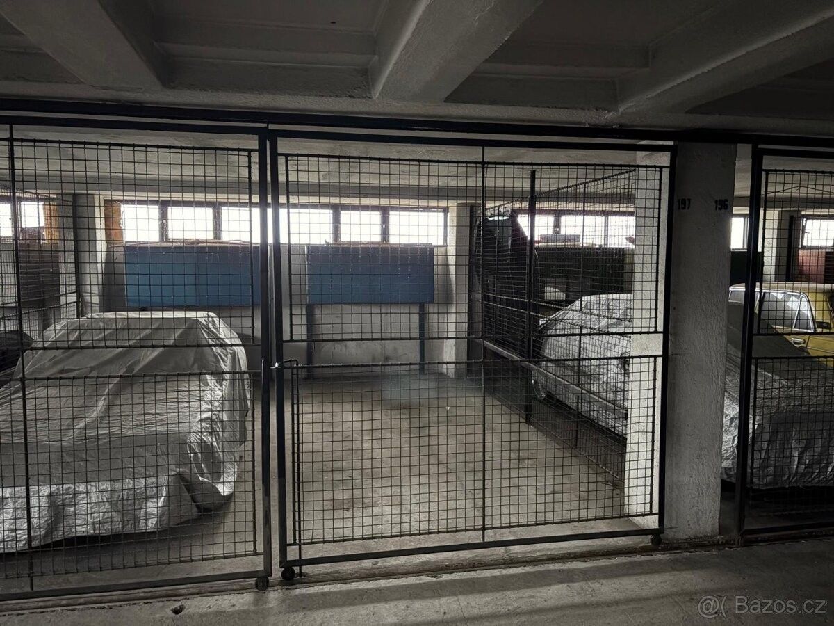 Garáže, Brno, 612 00