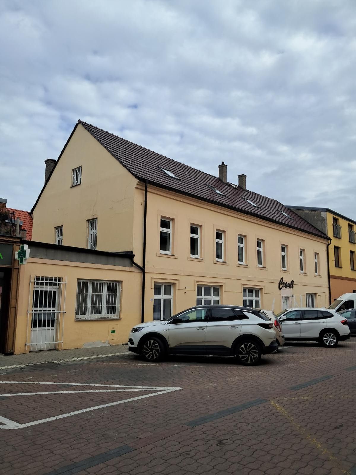 Üzlethelyiség, 300 m²