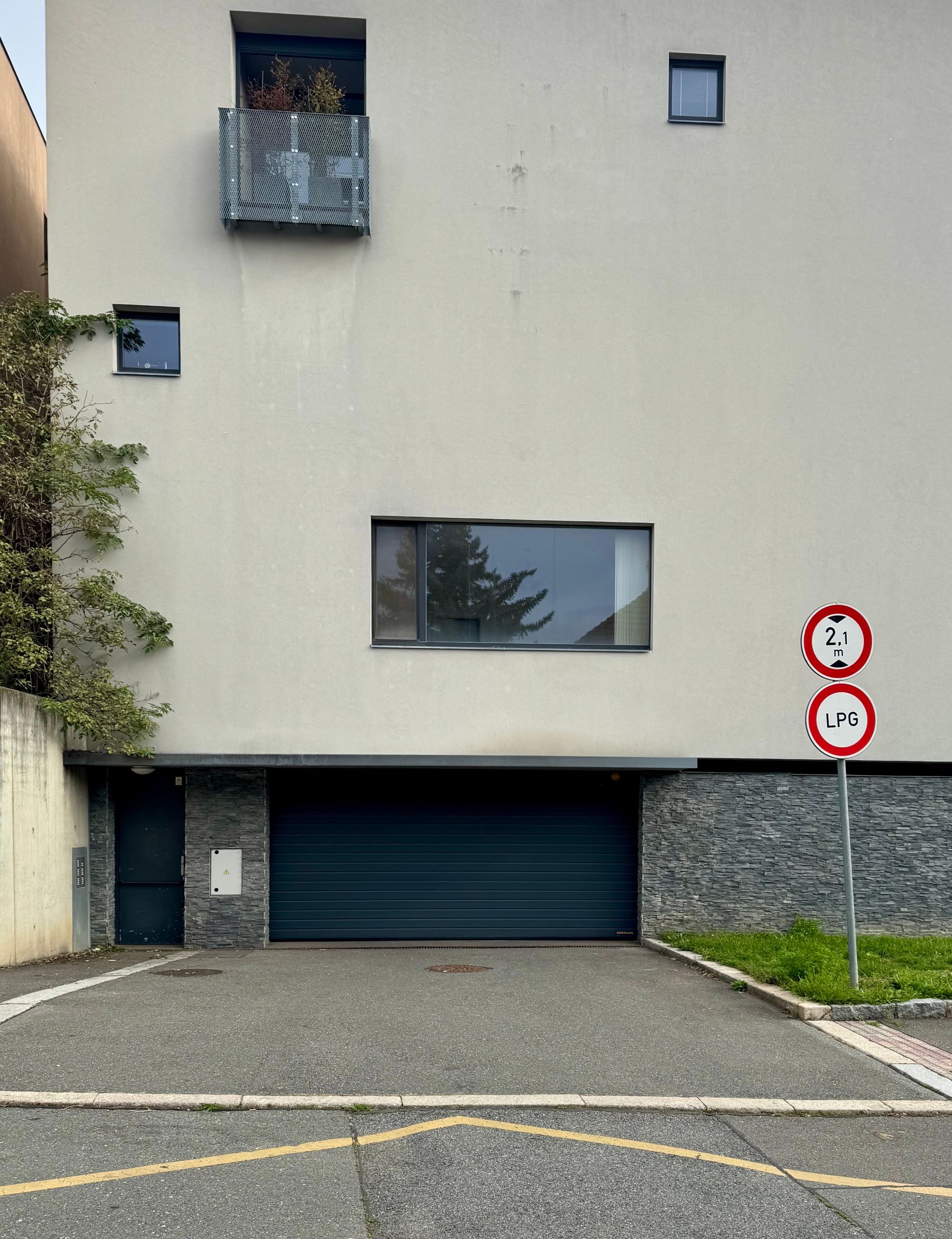 Garáž · 15 m² · Pod průsekem 1554/1a, Praha - 3