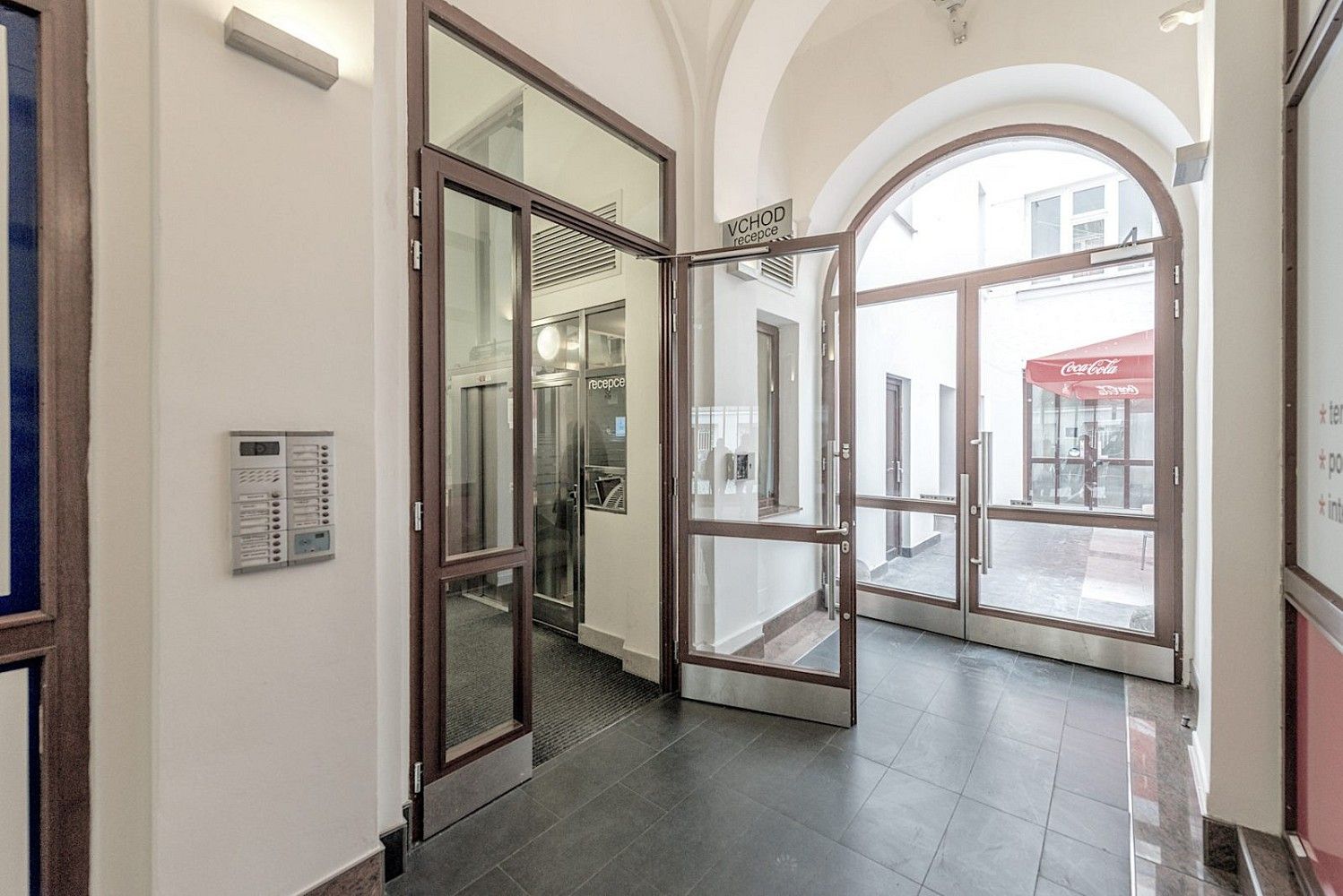 Pronájem kancelář - Praha, 200 m² - 2