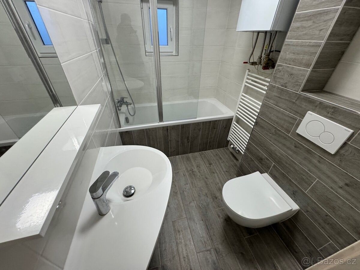 Byty, Boršov nad Vltavou, 373 82