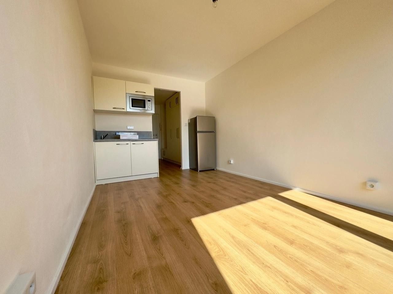 Pronájem byt 1+kk - Počernická, Praha, 27 m²