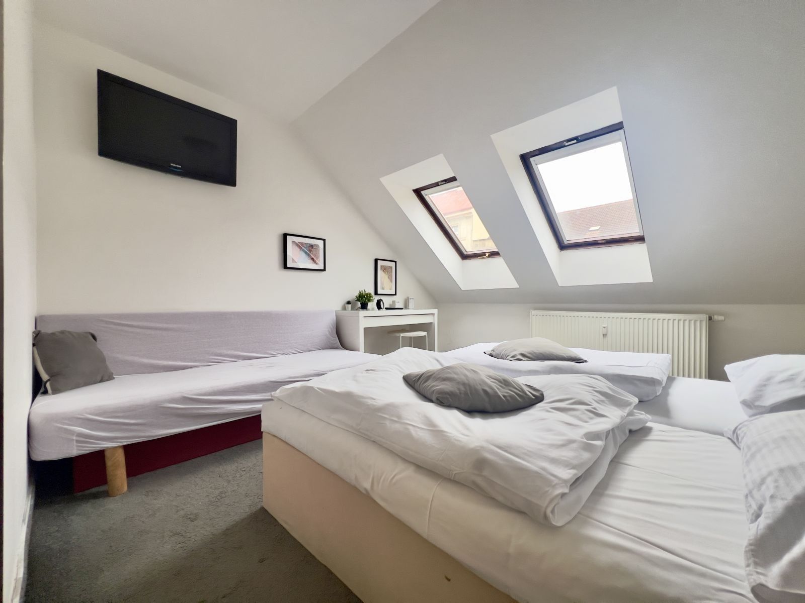 Pronájem byt 2+kk - U Santošky, Praha, 50 m²