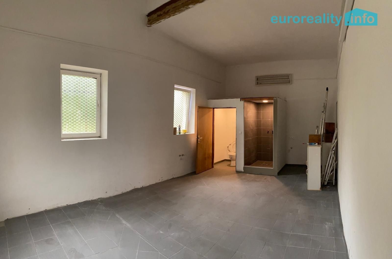 Sklad · 330 m² · Planá - 4
