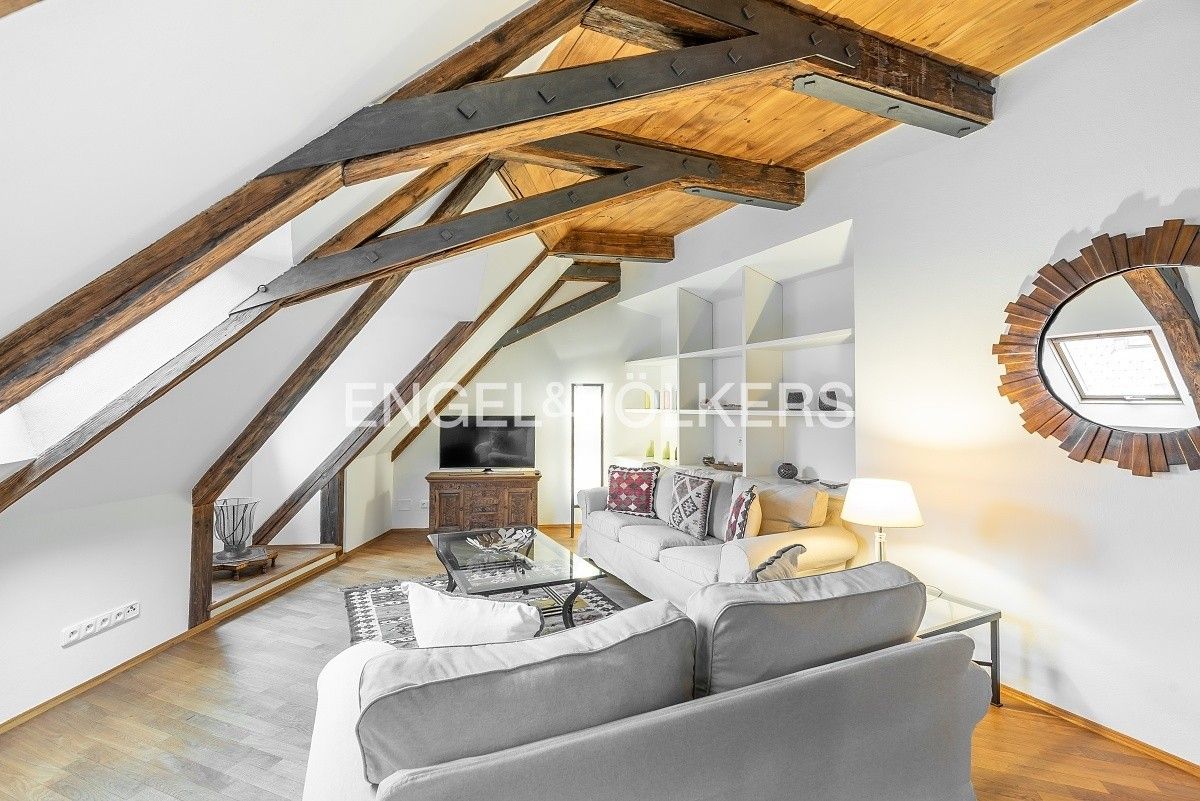 Pronájem byt 4+kk - Vlašská, Praha, 221 m²