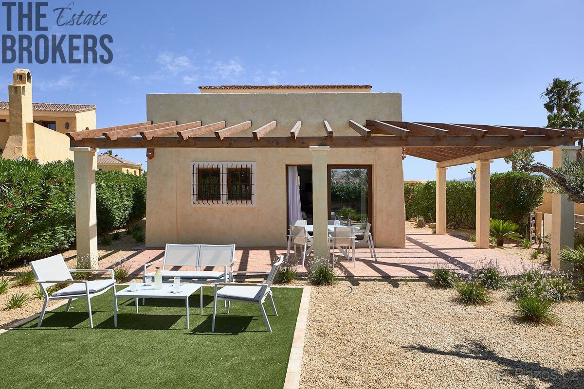 Rodinné domy, 987 66, Zahraničí