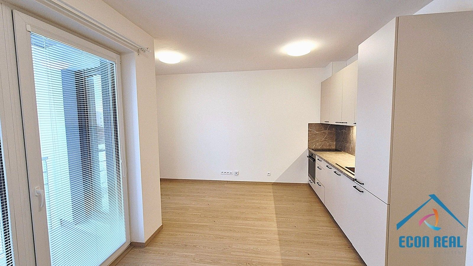 Pronájem byt 1+kk - Drahňovická, Praha, 32 m²